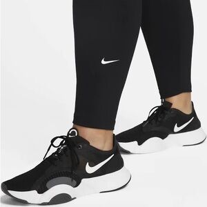 Nike Women's One High-Rise Leggings small